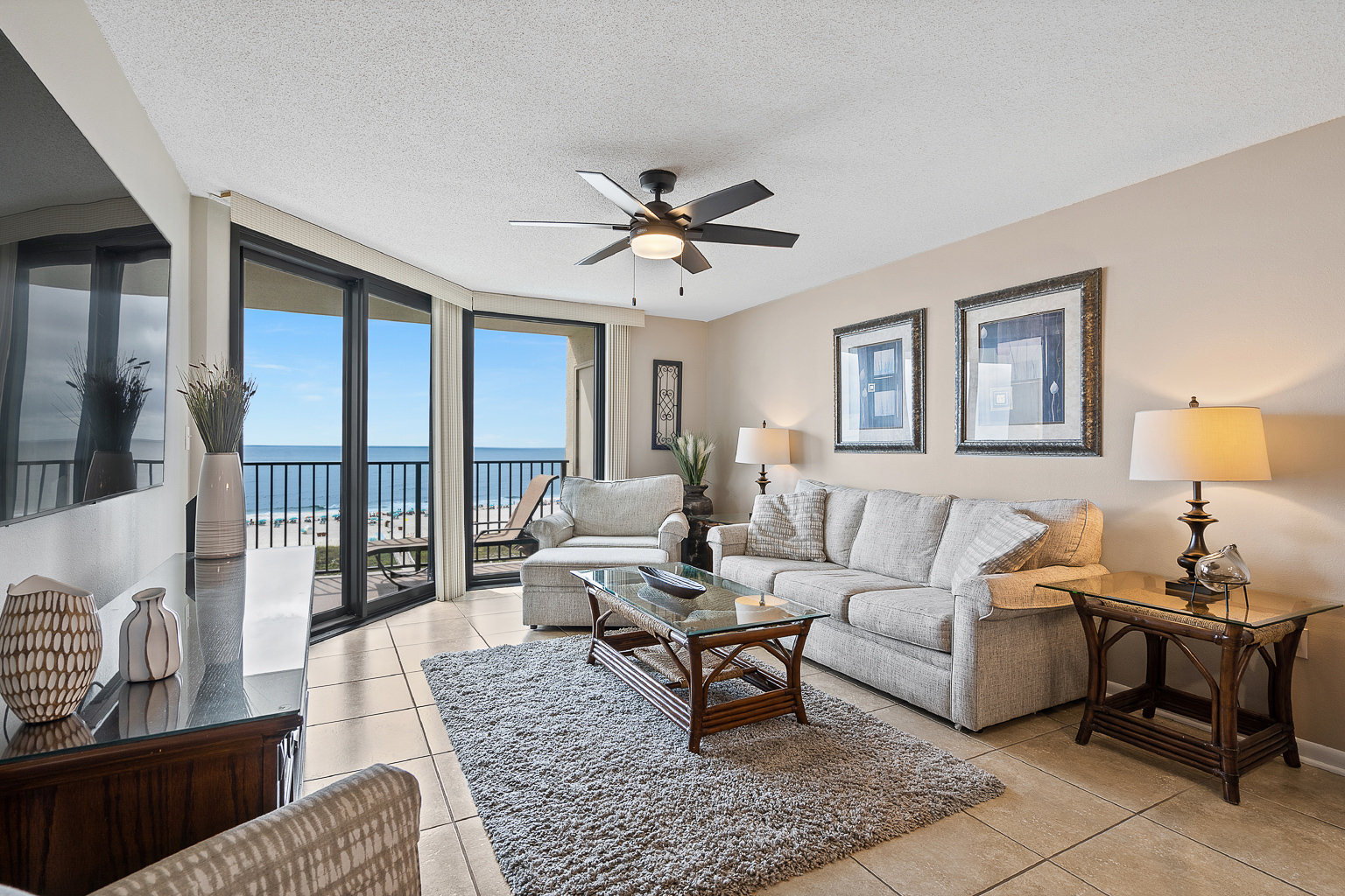 Phoenix VII Living Area